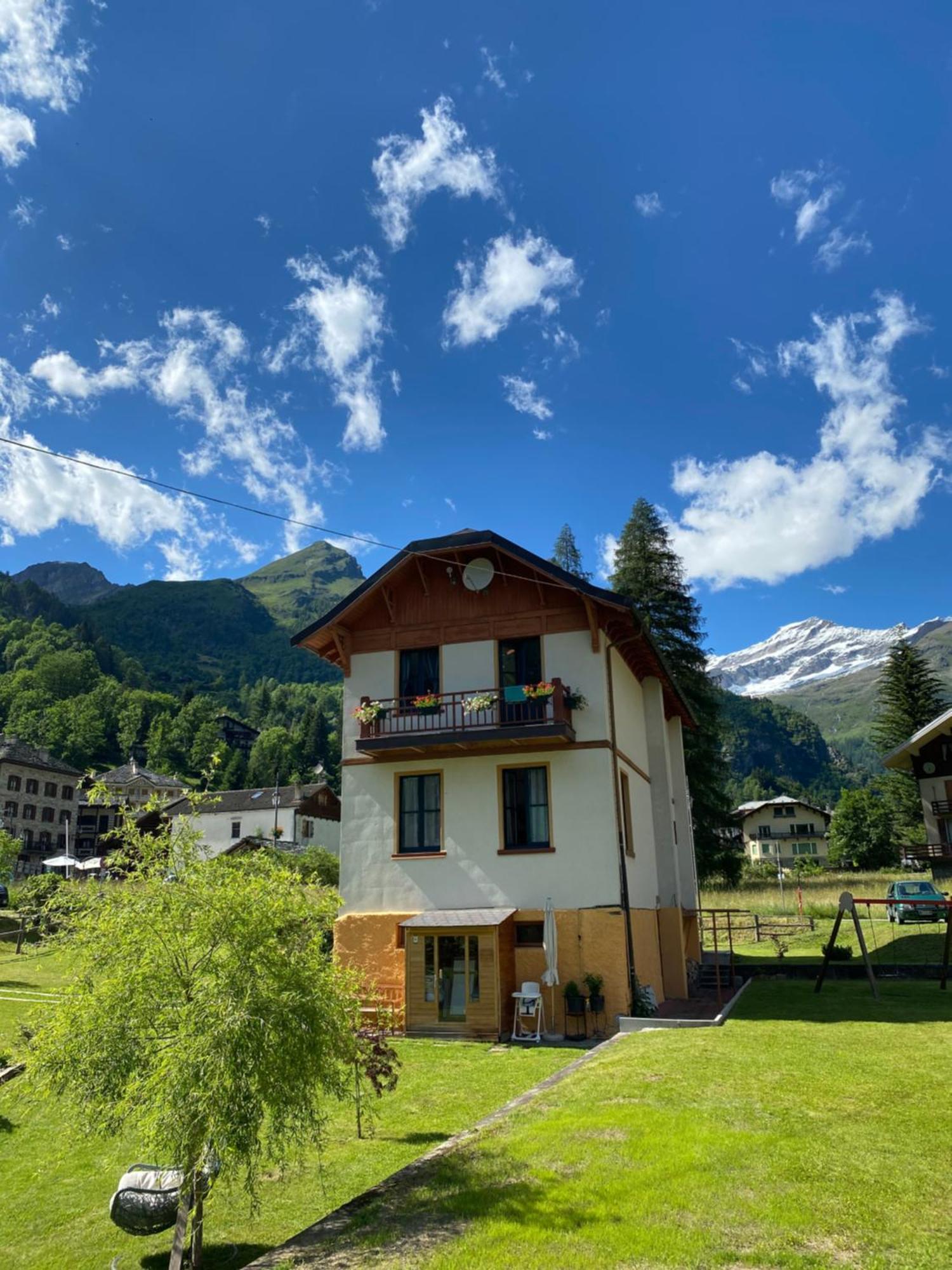 アラーニャ・ヴァルセージア L'Aria Di Casa Bed & Breakfast エクステリア 写真